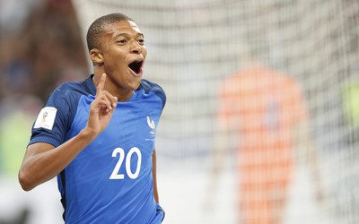 熊猫电竞热评-乌克兰队战术成功限制对手核心